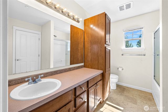 2596 McNeil St #D2, Dupont, WA 98327