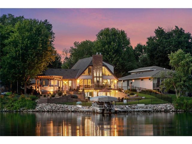 708 Riverside Drive, Hudson, WI 54016