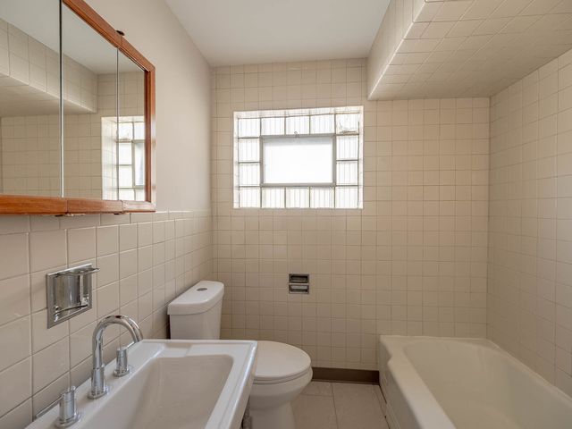 2228 High Ridge Parkway, Hillside, IL 60162