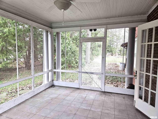 237 PARK LANE Drive, Galesburg, IL 61401