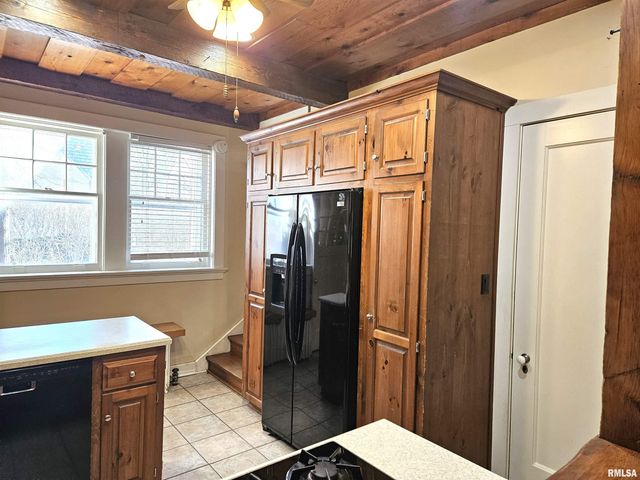 237 PARK LANE Drive, Galesburg, IL 61401