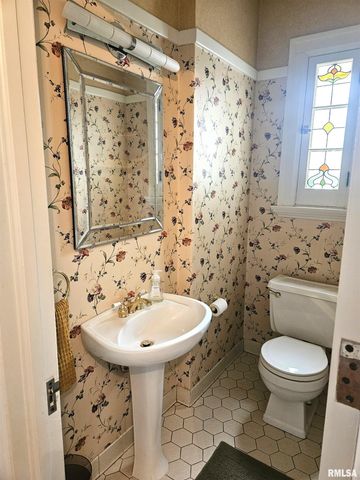 237 PARK LANE Drive, Galesburg, IL 61401