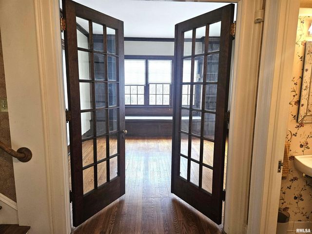 237 PARK LANE Drive, Galesburg, IL 61401