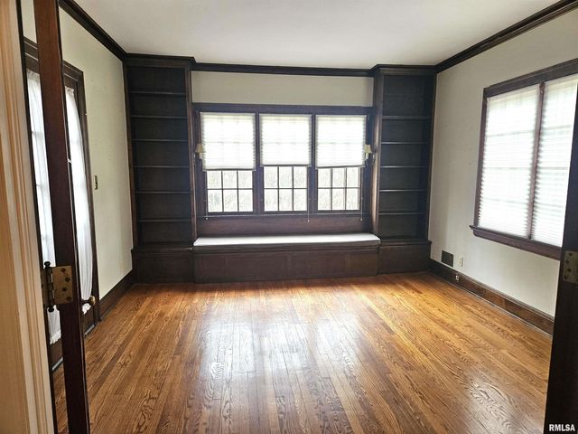 237 PARK LANE Drive, Galesburg, IL 61401