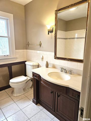 237 PARK LANE Drive, Galesburg, IL 61401