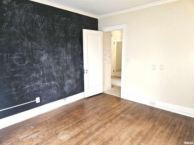 237 PARK LANE Drive, Galesburg, IL 61401