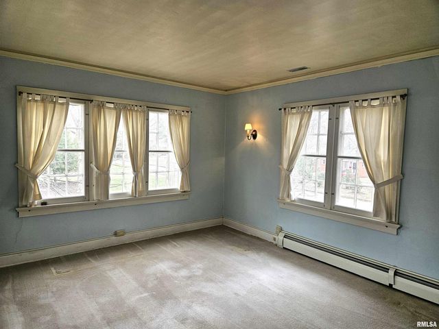 237 PARK LANE Drive, Galesburg, IL 61401