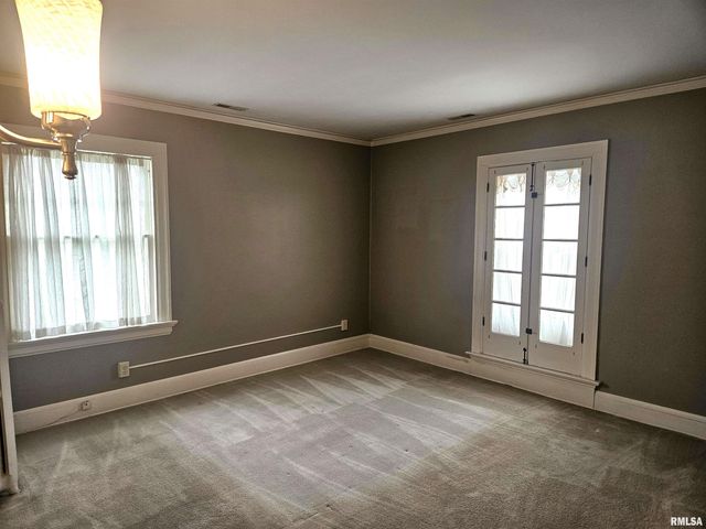 237 PARK LANE Drive, Galesburg, IL 61401