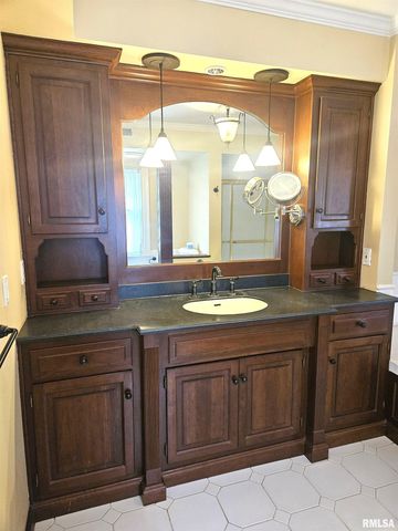 237 PARK LANE Drive, Galesburg, IL 61401