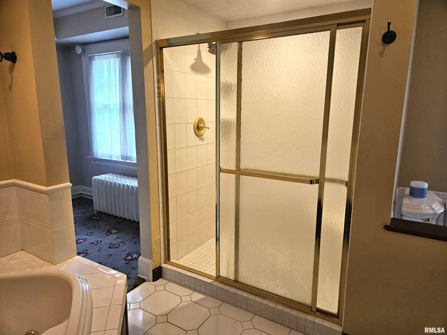 237 PARK LANE Drive, Galesburg, IL 61401