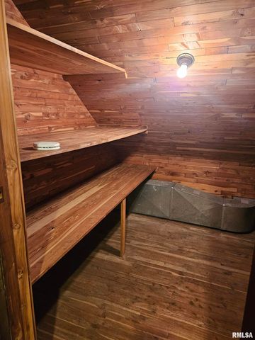 237 PARK LANE Drive, Galesburg, IL 61401