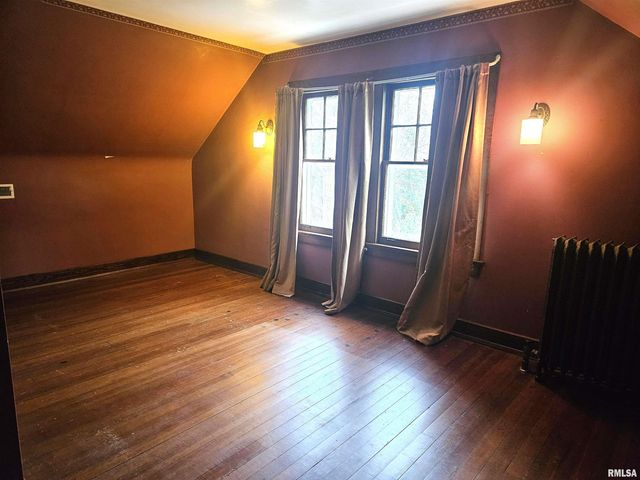 237 PARK LANE Drive, Galesburg, IL 61401