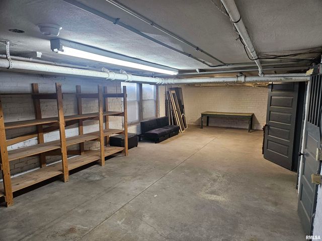 237 PARK LANE Drive, Galesburg, IL 61401