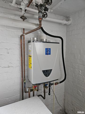 237 PARK LANE Drive, Galesburg, IL 61401