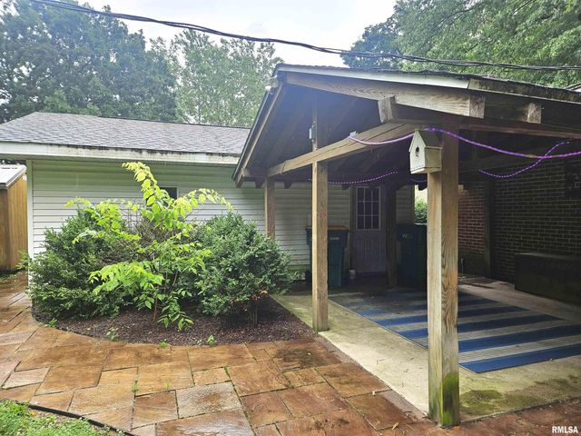 237 PARK LANE Drive, Galesburg, IL 61401