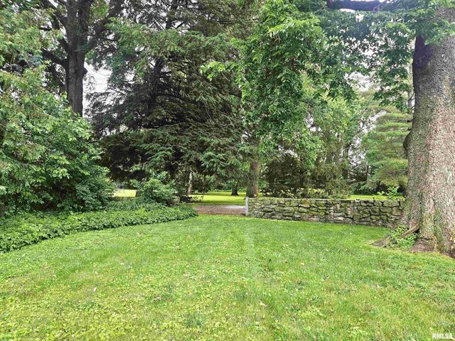 237 PARK LANE Drive, Galesburg, IL 61401