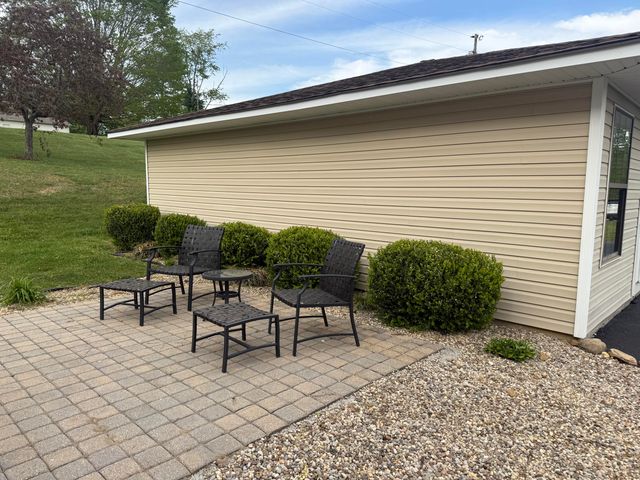 32 Ricky Lane, Russell Springs, KY 42642
