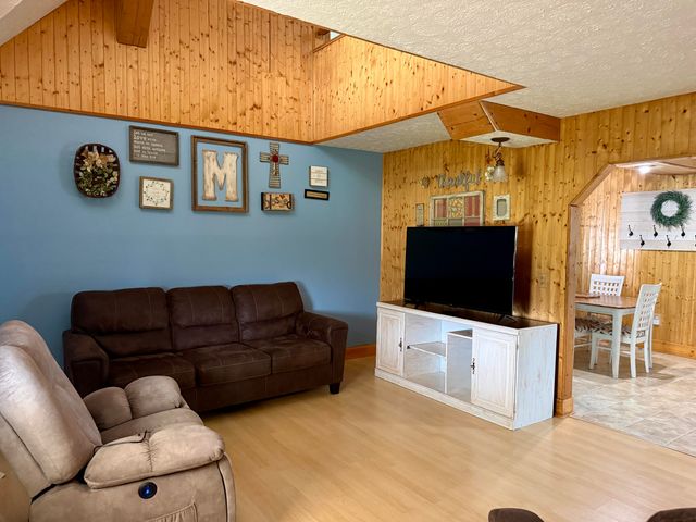 32 Ricky Lane, Russell Springs, KY 42642