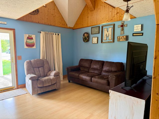 32 Ricky Lane, Russell Springs, KY 42642