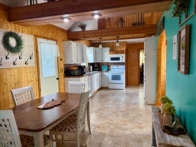 32 Ricky Lane, Russell Springs, KY 42642