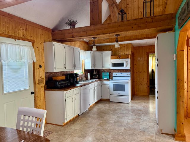 32 Ricky Lane, Russell Springs, KY 42642