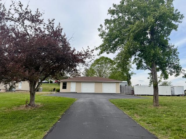 32 Ricky Lane, Russell Springs, KY 42642