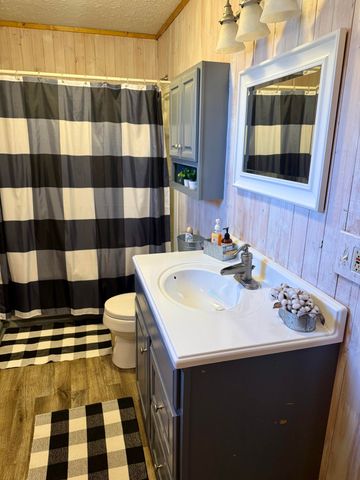 32 Ricky Lane, Russell Springs, KY 42642