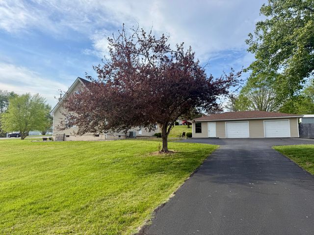 32 Ricky Lane, Russell Springs, KY 42642