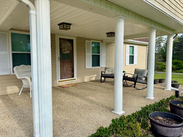 32 Ricky Lane, Russell Springs, KY 42642