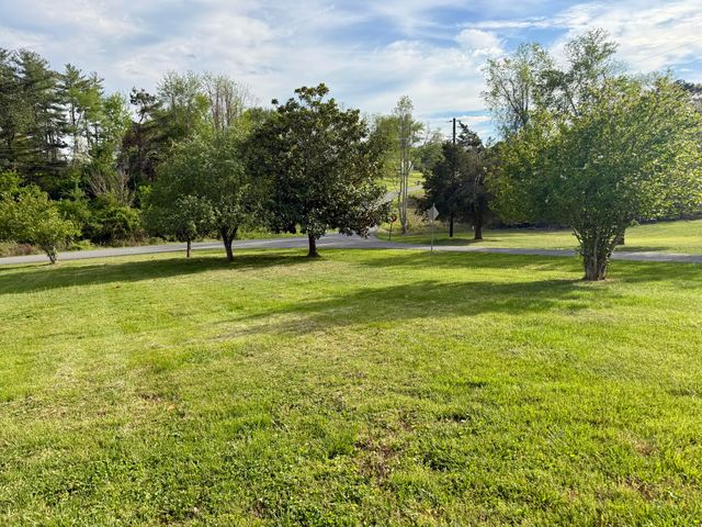 32 Ricky Lane, Russell Springs, KY 42642
