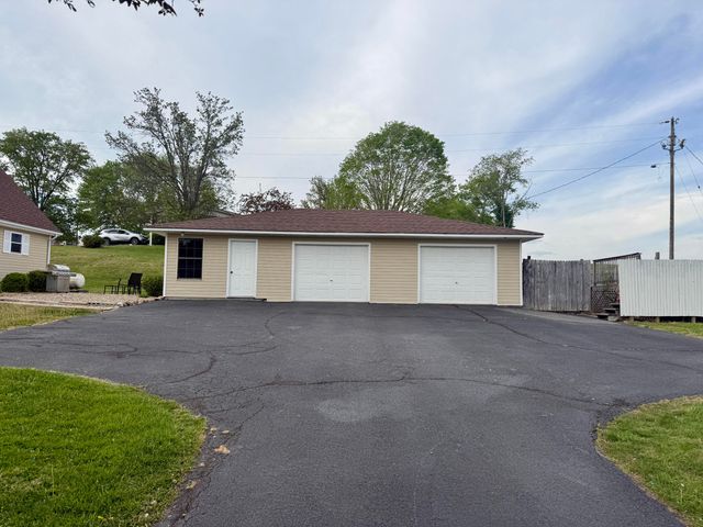 32 Ricky Lane, Russell Springs, KY 42642