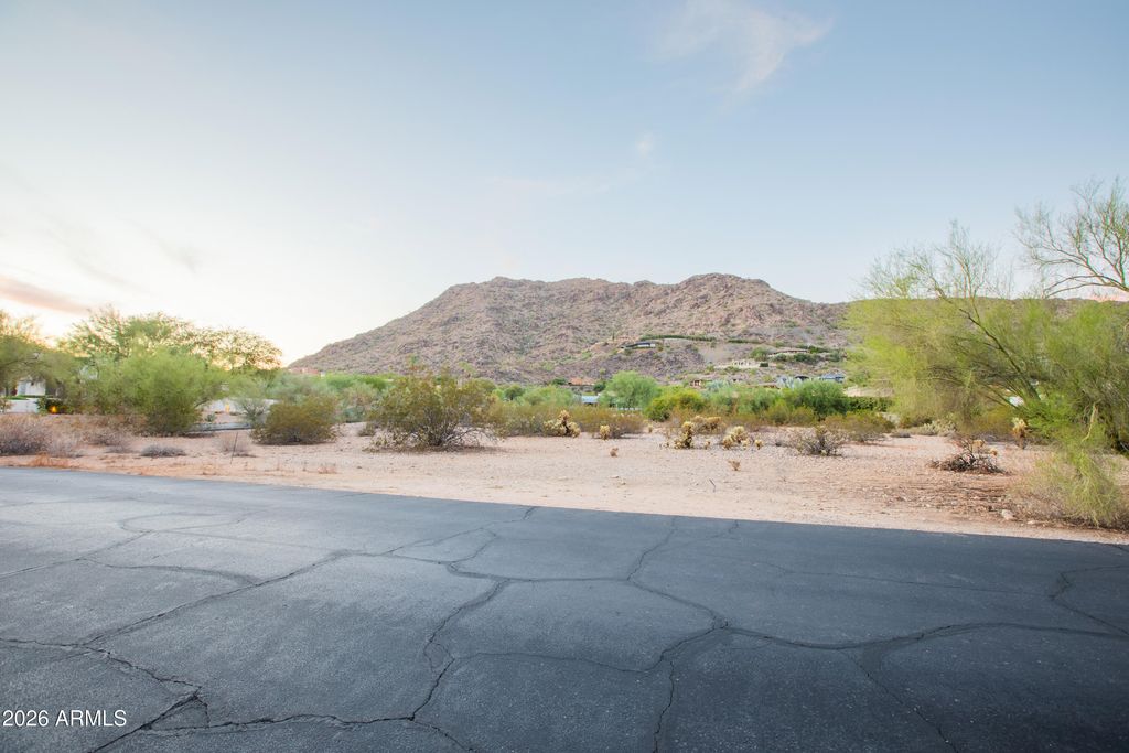 5676 E CACTUS WREN Road 10, Paradise Valley, AZ 85253 — photo 5