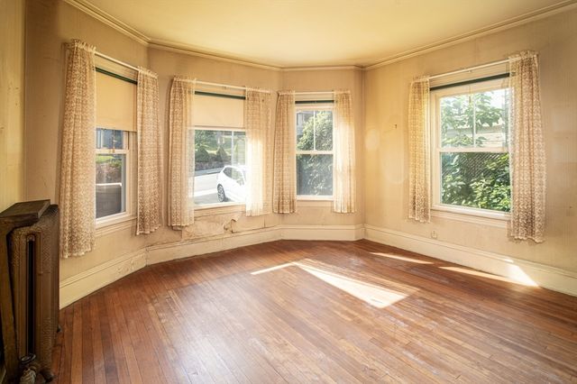 888 Rock St, Fall River, MA 02720