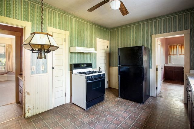 888 Rock St, Fall River, MA 02720