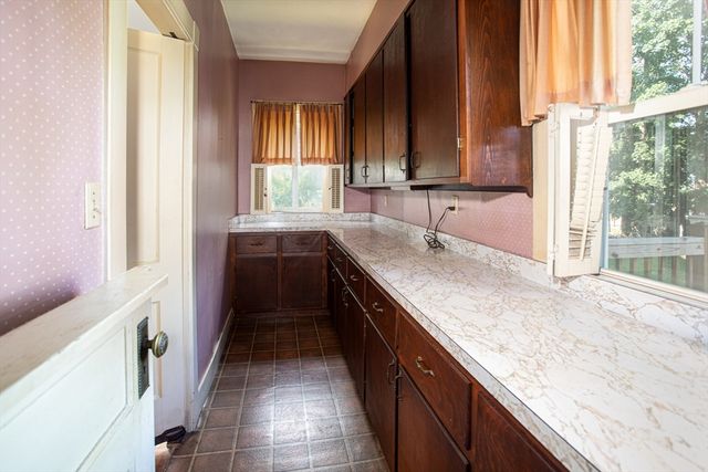 888 Rock St, Fall River, MA 02720
