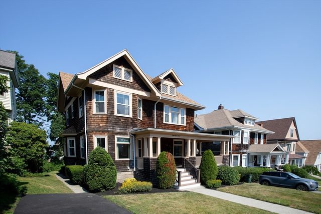 888 Rock St, Fall River, MA 02720