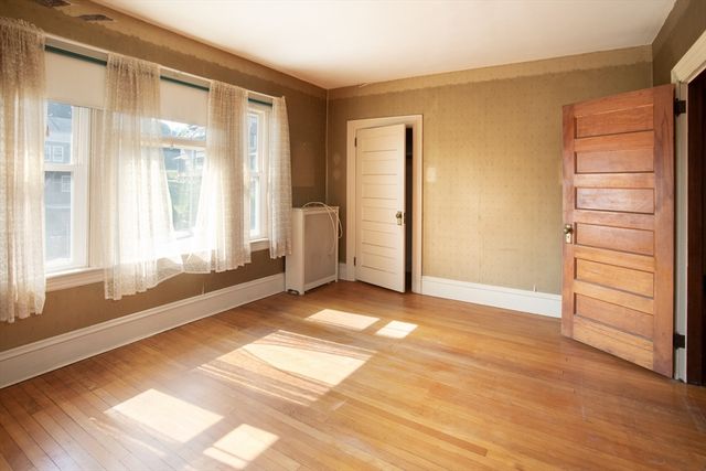 888 Rock St, Fall River, MA 02720