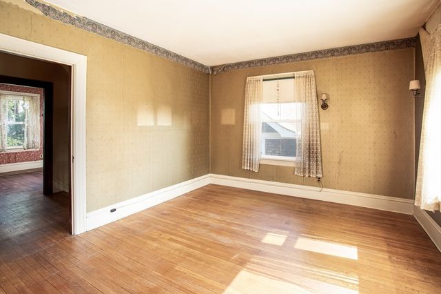 888 Rock St, Fall River, MA 02720