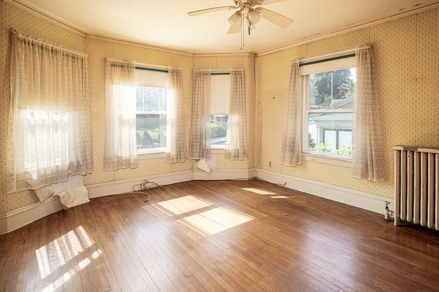 888 Rock St, Fall River, MA 02720