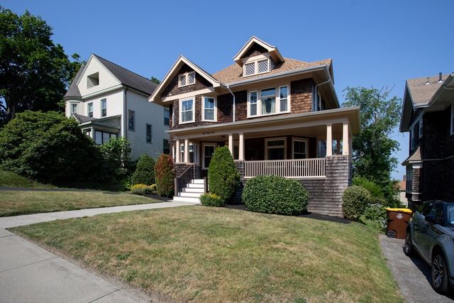 888 Rock St, Fall River, MA 02720