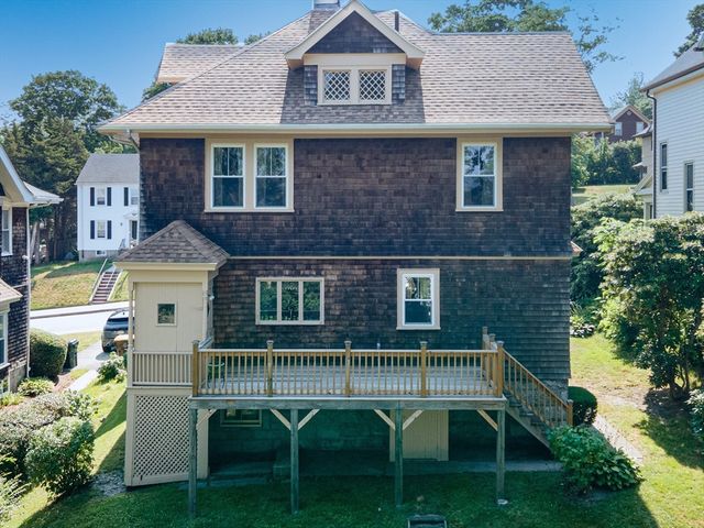 888 Rock St, Fall River, MA 02720