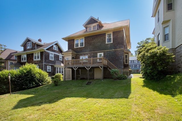 888 Rock St, Fall River, MA 02720