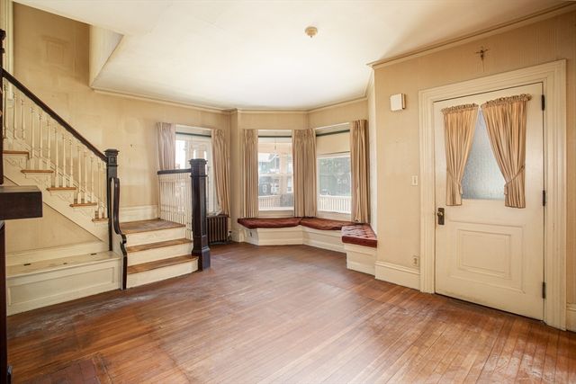 888 Rock St, Fall River, MA 02720