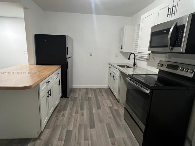 1560 NE 151st Street 102, Miami, FL 33162