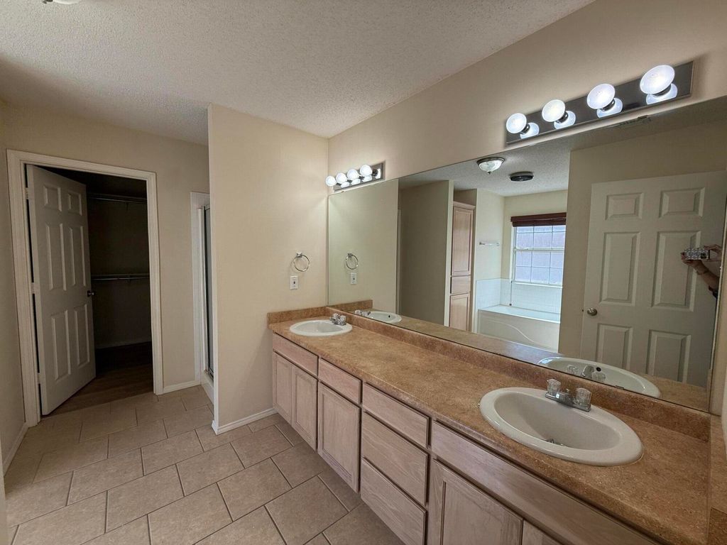 Image 10 of property listing at 4245 Green Meadow Drive, San Angelo, TX 76904