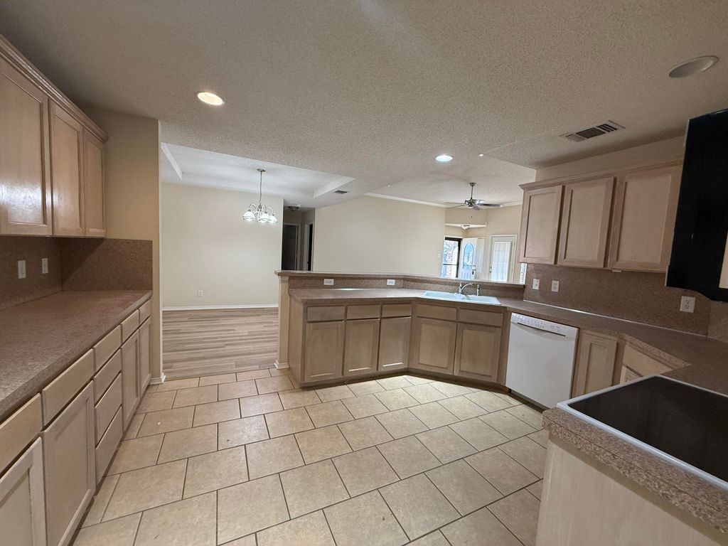 Image 13 of property listing at 4245 Green Meadow Drive, San Angelo, TX 76904