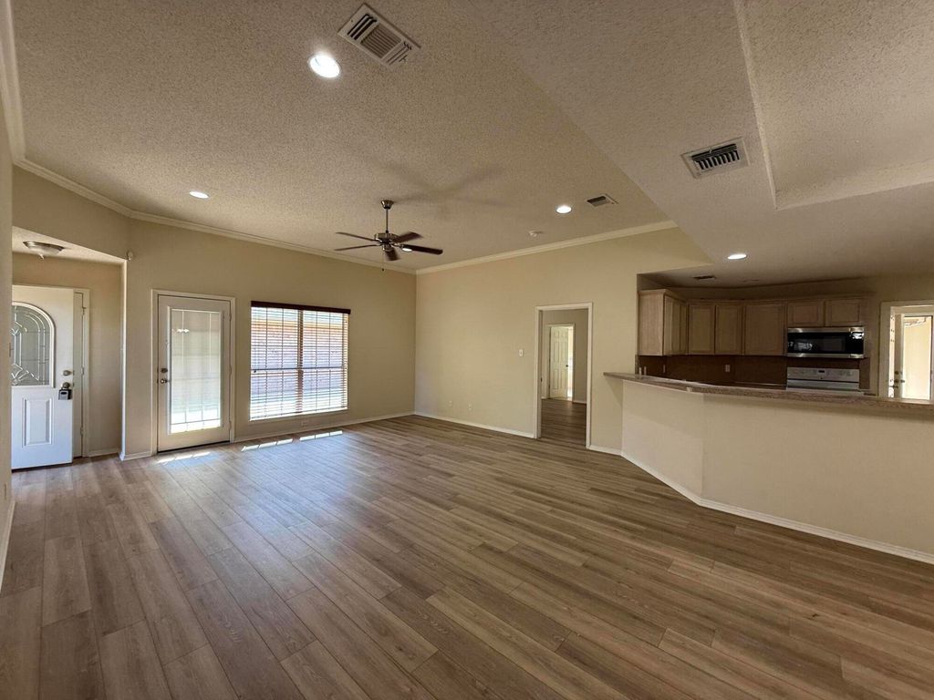 Image 7 of property listing at 4245 Green Meadow Drive, San Angelo, TX 76904