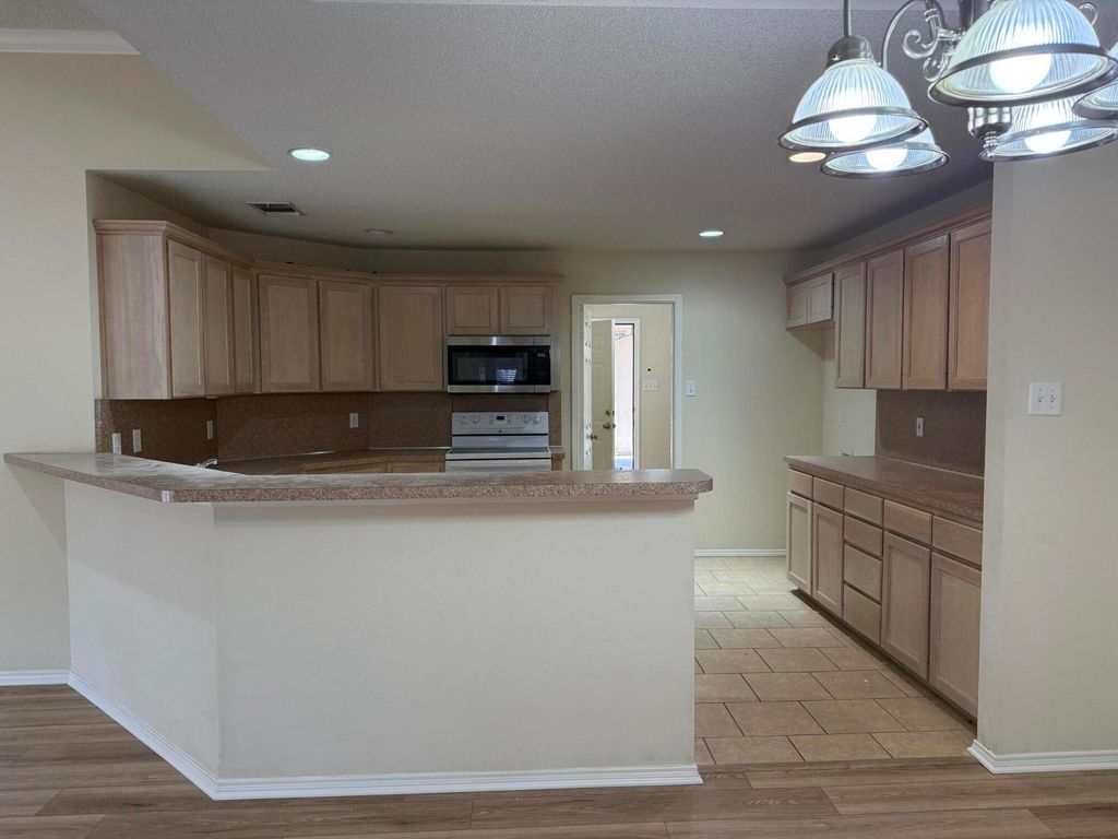 Image 8 of property listing at 4245 Green Meadow Drive, San Angelo, TX 76904