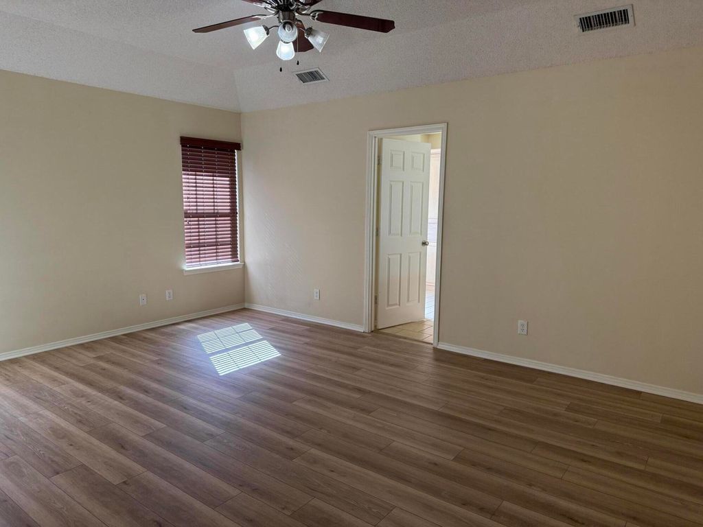 Image 9 of property listing at 4245 Green Meadow Drive, San Angelo, TX 76904