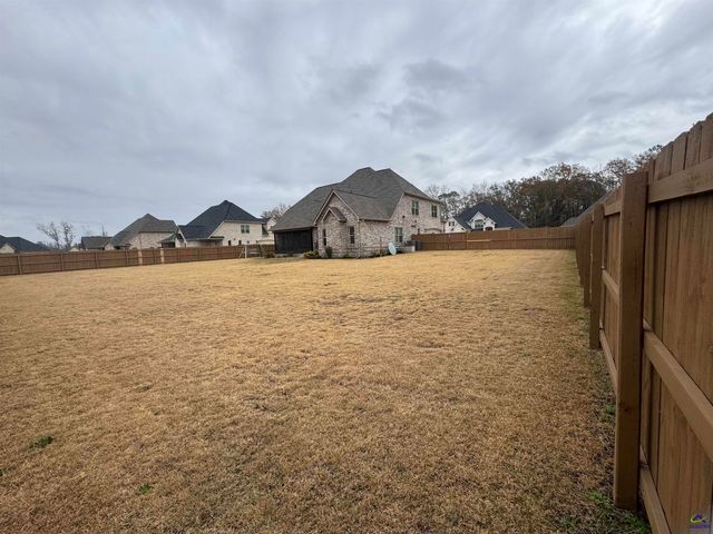 206 Bristleleaf Path, Kathleen, GA 31047